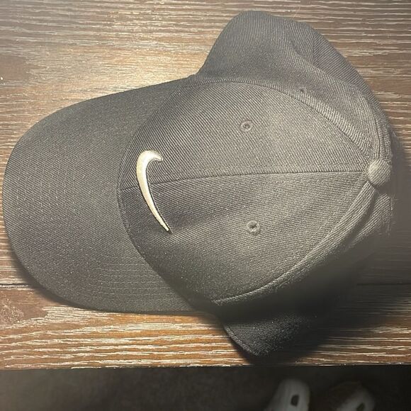Nike Black Minimalist Hat with Swoosh Logo - Picture 3 of 5